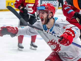 Miloš Roman sa teší z gólu