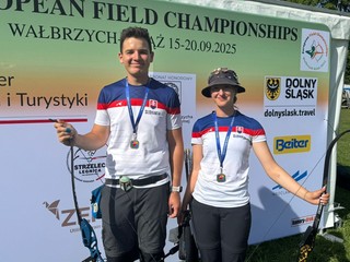 Lea Málková (vpravo).