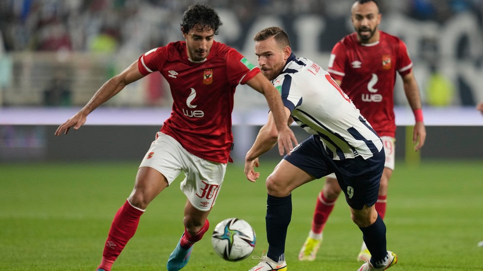 Futbalisti Al Ahly (v červenom).