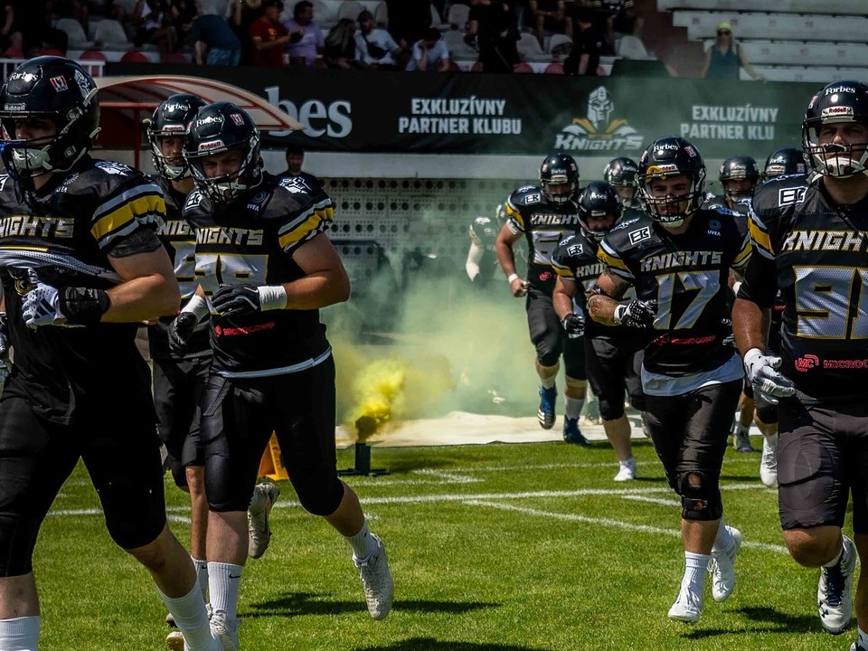 Nástup hráčov tímu Nitra Knights.