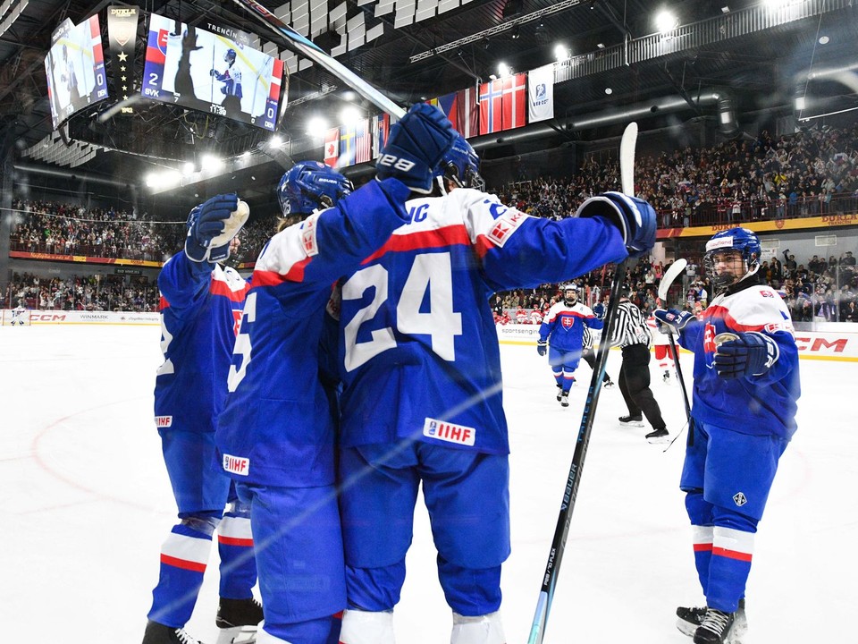 Na snímke radosť hráčov Slovenska po góle počas štvrťfinále.