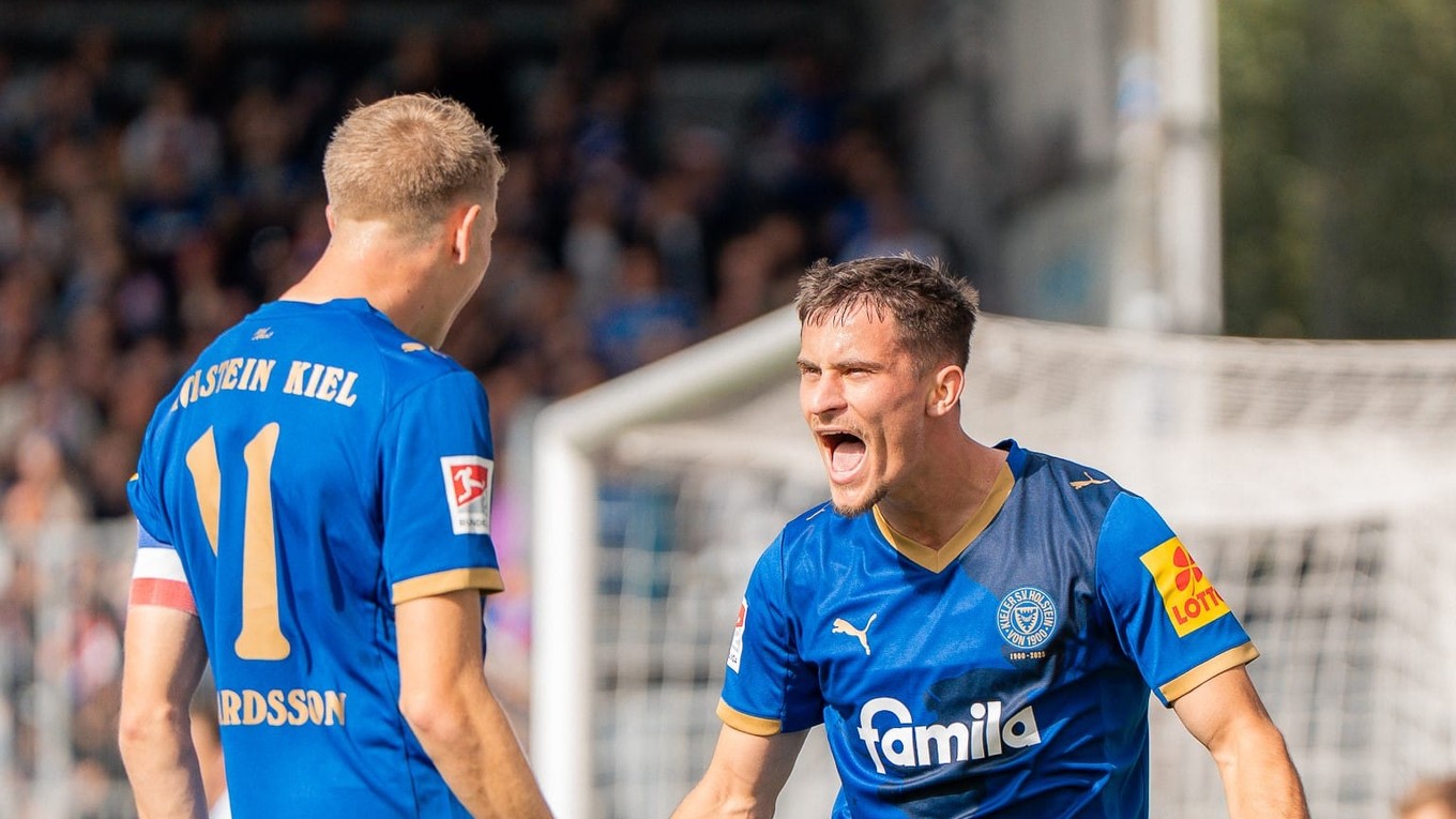 Adrián Kaprálik sa raduje zo streleného gólu v zápase 2. Bundesligy.