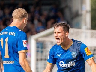 Adrián Kaprálik sa raduje zo streleného gólu v zápase 2. Bundesligy.