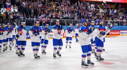 Slovenskí hokejisti po víťazstve v zápase Slovensko - Slovinsko v skupine A na MS v hokeji 2025.