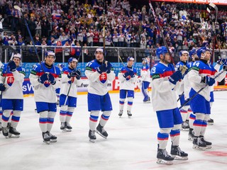 Slovenskí hokejisti po víťazstve v zápase Slovensko - Slovinsko v skupine A na MS v hokeji 2025.