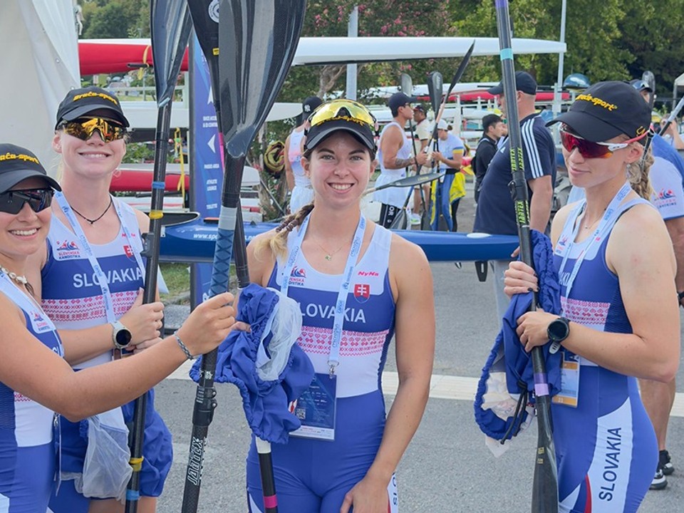 Slovenský štvorkajak v zložení Réka Bugárová, Sofia Bergendiová, Hana Gavorová a Bianka Sidová.