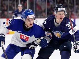 Alex Čiernik v zápase Slovensko - Fínsko na MS v hokeji do 20 rokov 2023.