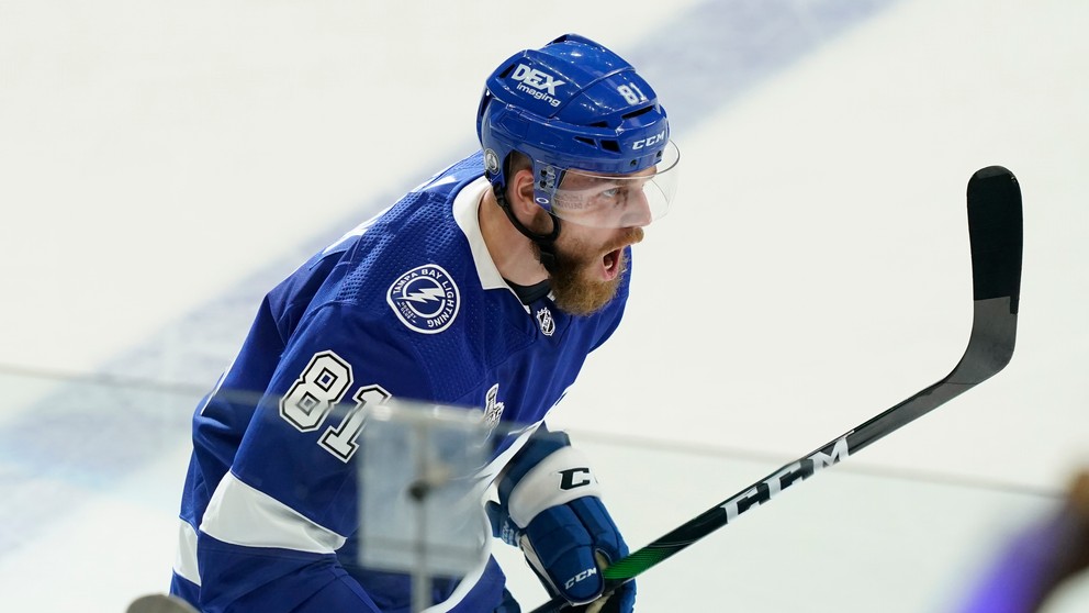 NHL Erik Černák predĺžil zmluvu s Tampou Bay