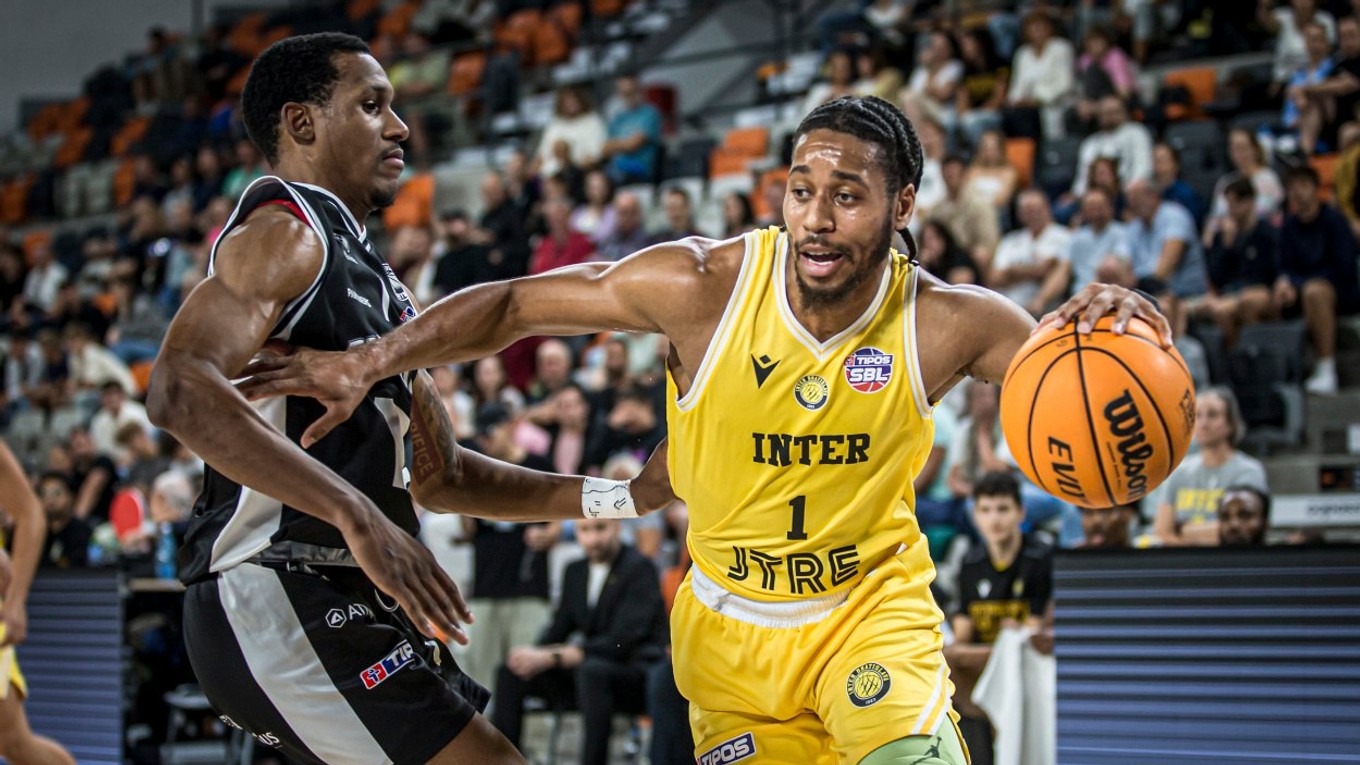 Isaiah Cousins v drese BK Inter Bratislava. 