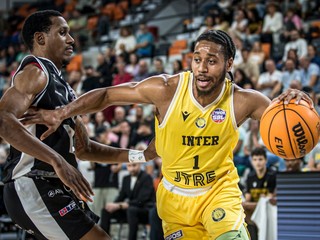 Isaiah Cousins v drese BK Inter Bratislava. 