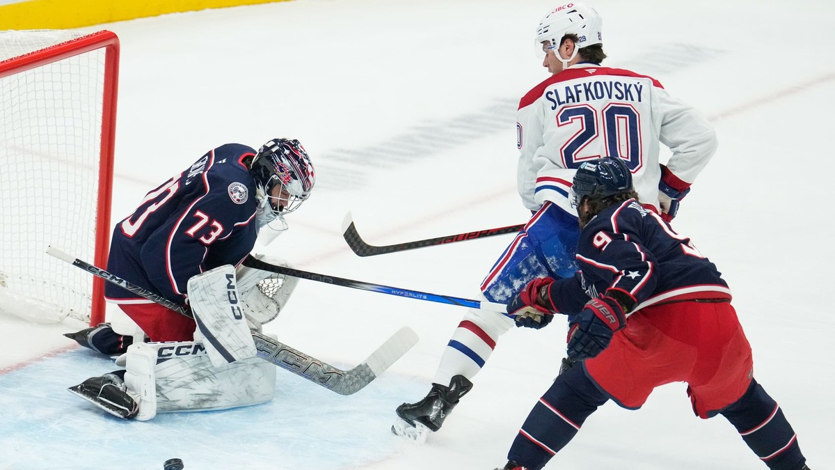 Juraj Slafkovský v zápase proti Columbusu Blue Jackets.