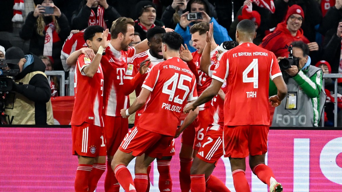 Bayern Mníchov oslavuje gól. 