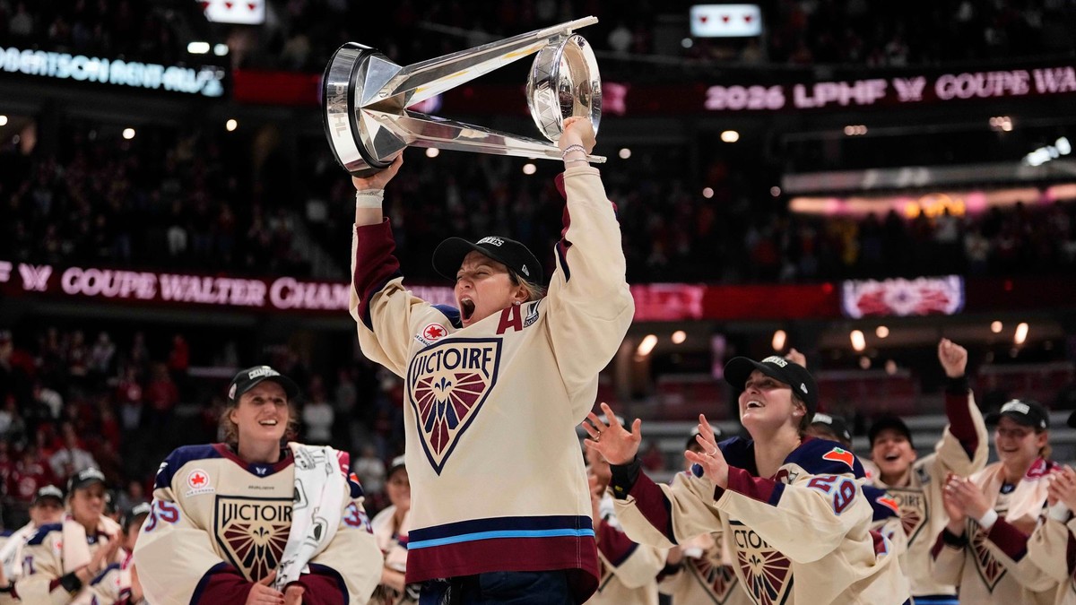 Hokejistky Montrealu oslavujú zisk trofeje