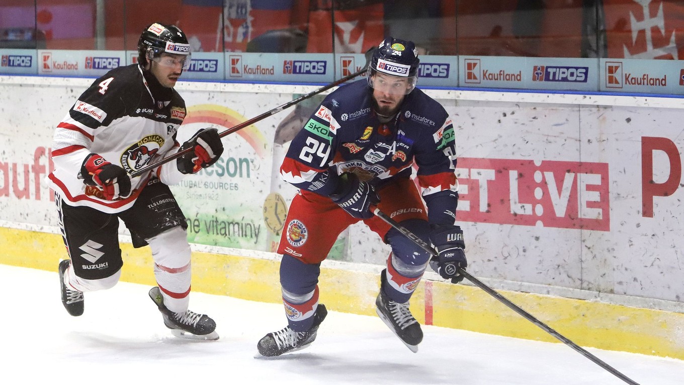 Peter Zuzin (vpravo) v drese HKM Zvolen.
