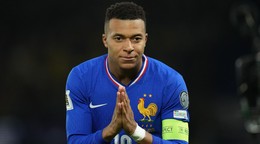 Kylian Mbappé oslavuje gól proti Ukrajine.