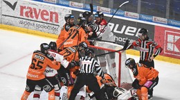 Na snímke šarvátka v piatom zápase štvrťfinále play off Košice - Banská Bystrica.