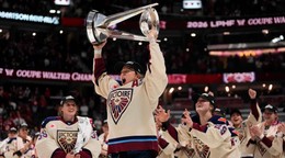 Hokejistky Montrealu oslavujú zisk trofeje
