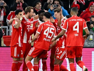 Bayern Mníchov oslavuje gól. 