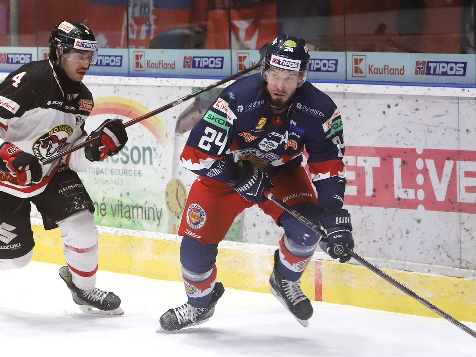 Peter Zuzin (vpravo) v drese HKM Zvolen.