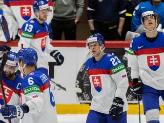 Slovenskí hokejisti po zápase Slovensko - Kazachstan na MS v hokeji 2022.