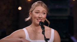 Mikaela Shiffrinová ako speváčka.