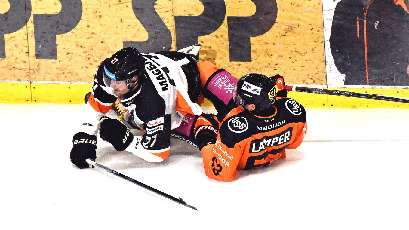 Patrik Lamper počas zápasu hokejovej Tipsport ligy.