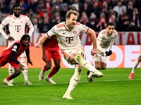 Harry Kane skóruje do siete Bayeru Leverkusen.