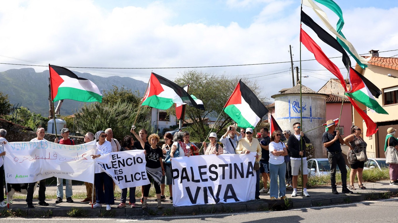 Palestínske vlajky na Vuelta a España 2025.