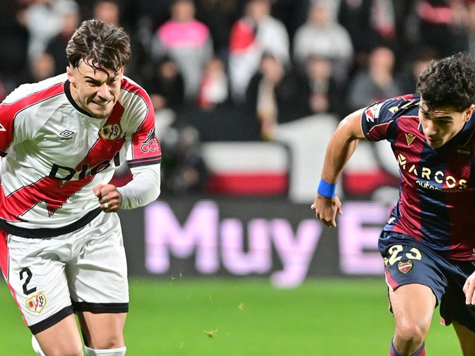 Záber zo zápasu Vallecano - Levante