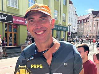 Zdeno Chára v cieli pretekov IRONMAN 70.3 v Hradci Králové.