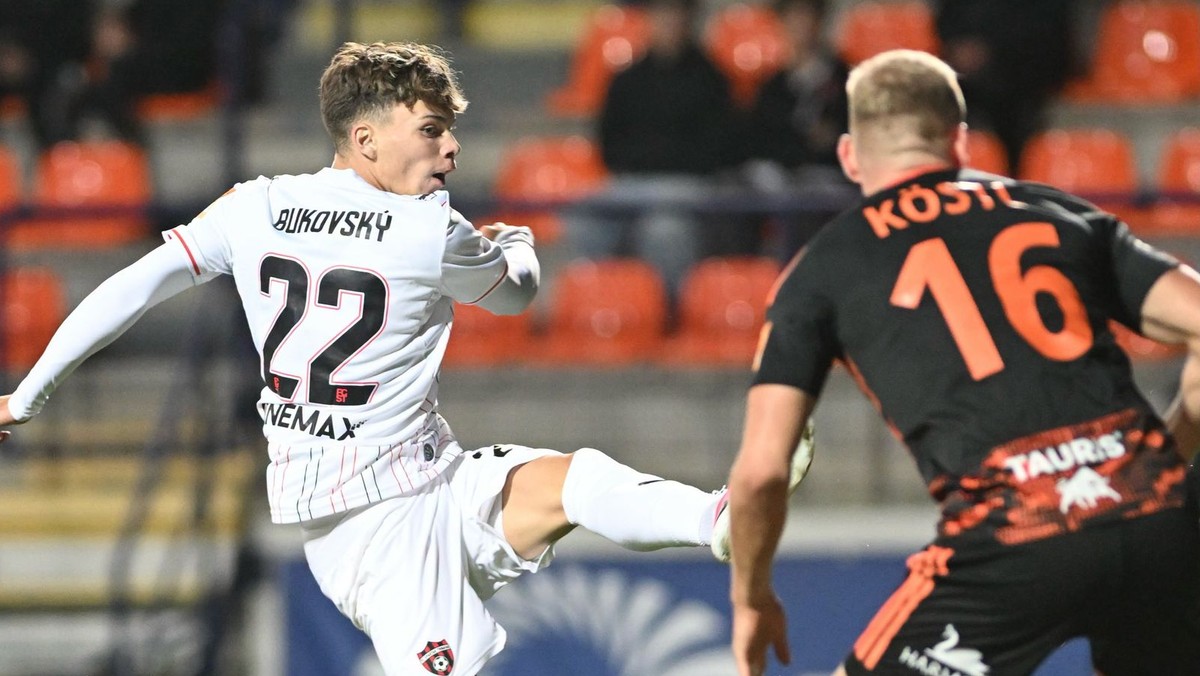 Dávid Bukovský svojim prvým ligovým gólom vyrovnáva stav stretnutia na 1:1.