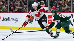 Luke Hughes v drese NJ Devils