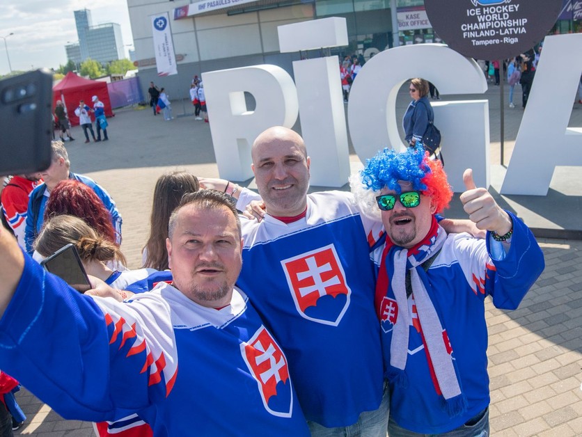 Slovenskí fanúšikovia počas MS v hokeji 2023.