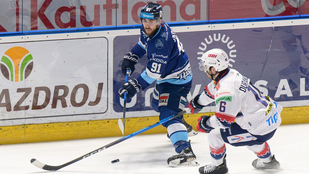 Zľava Robert Jackson (Nitra) a Arnaud Durandeau (Zvolen).