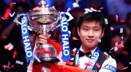 Čínsky hráč Zhao Xintong sa stal majstrom sveta v snookri 2025.