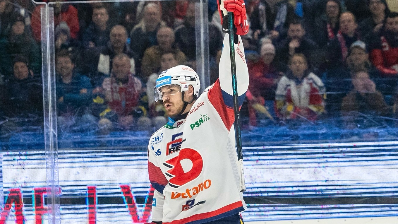 Miloš Kelemen oslavuje gól.