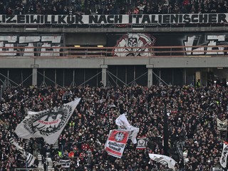 Fanúšikovia Eintracht Frankfurt.