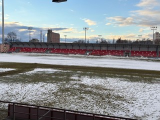 Pohľad na štadión Liptovského Mikuláša pred zápasom s Komárnom.