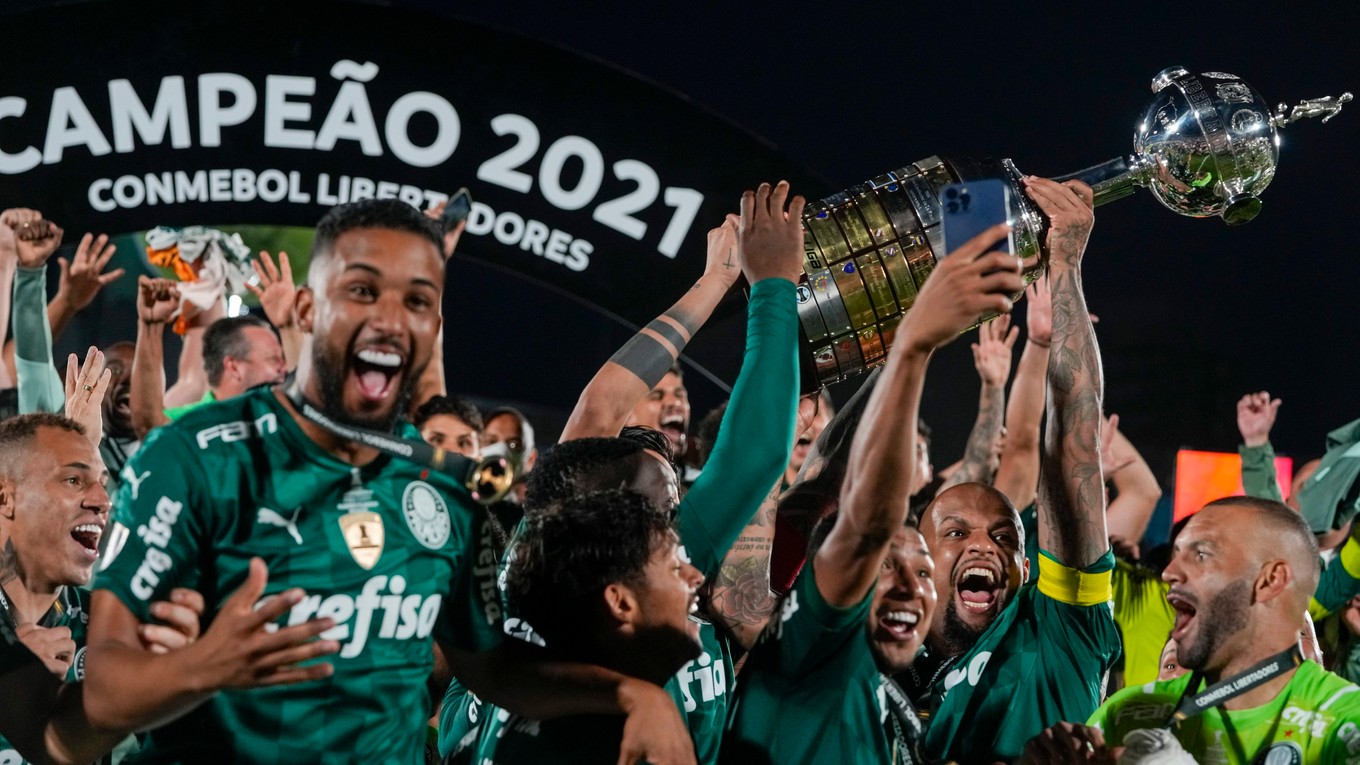 Futbalisti Palmeirasu po triumfe v Pohári osloboditeľov 2021. 