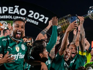 Futbalisti Palmeirasu po triumfe v Pohári osloboditeľov 2021. 