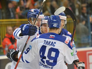 Radosť hokejistov Slovenska na domácom Kaufland Cupe. 