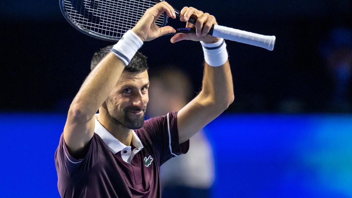 Srbský tenista Novak Djokovič sa raduje po skončení zápasu 1. kola mužskej dvojhry proti Francúzovi Ugovi Humbertovi.