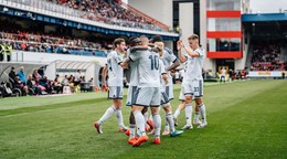 Futbalisti SK Sigma Olomouc oslavujú gól do siete Plzne.