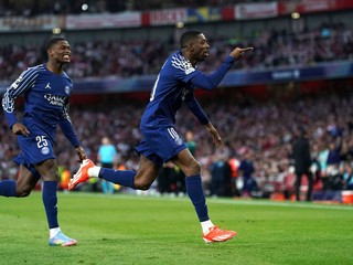 Ousmane Dembele oslavuje gól