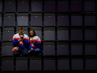 Fanúšikovia pred zápasom Slovensko - Slovinsko v Avicii Aréne počas MS v hokeji 2025. 