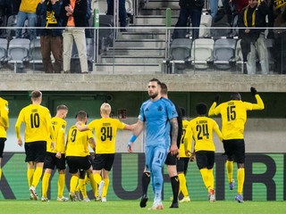 Futbalisti KuPS Kuopio oslavujú gól.