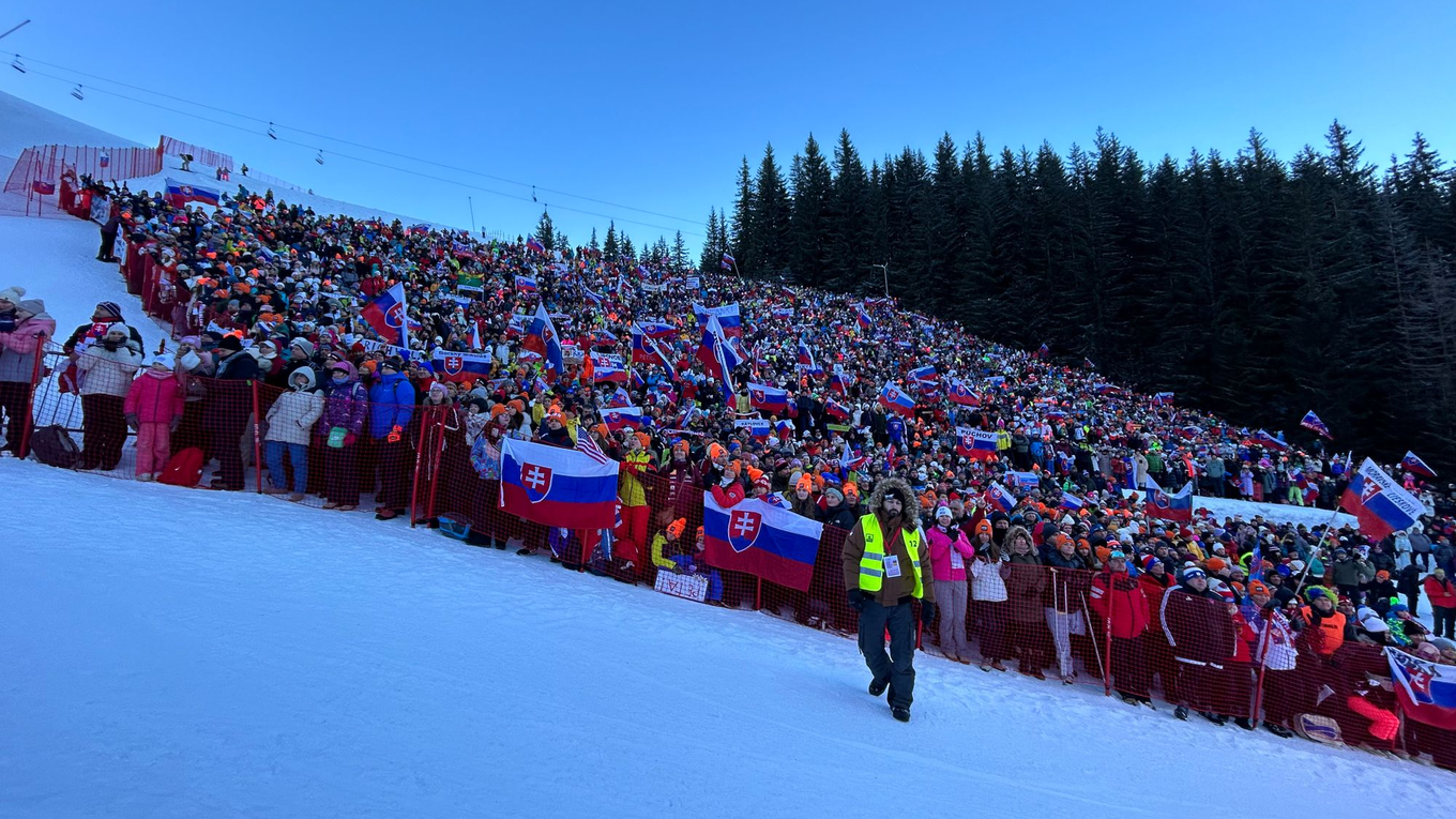 Na obrovský slalom v Jasnej sa prišli pozrieť tisícky divákov.