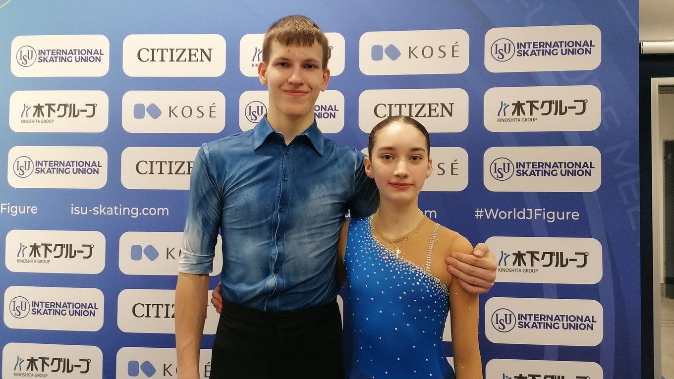 Laura Hečková a Alex Války po krátkom programe na MS juniorov v Debrecíne.