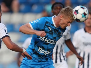 Slovenský futbalista Lukáš Letenay strieľa gól v drese FK Mladá Boleslav.