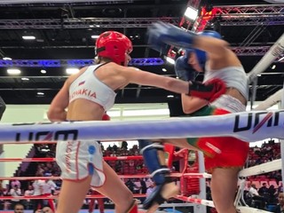 Lucia Cmárová (vľavo)